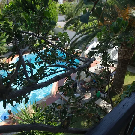 Hotel Elli 2*